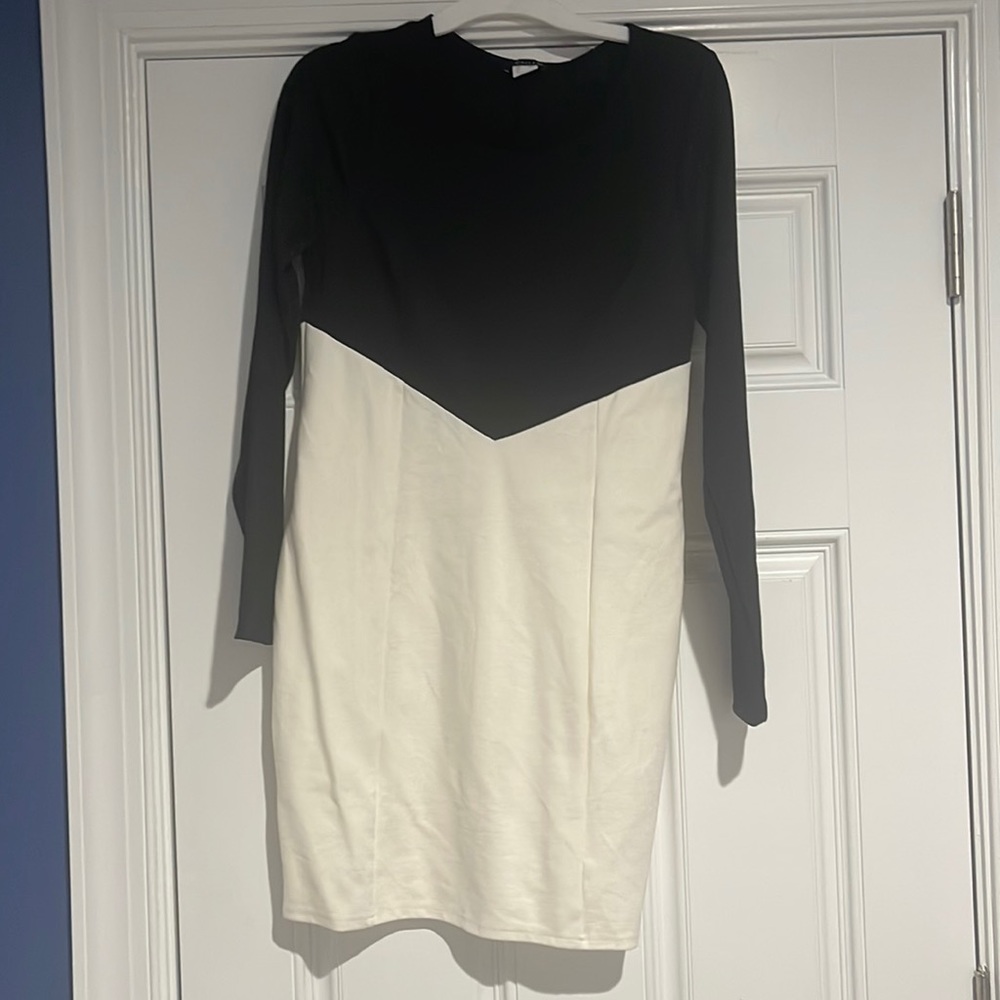 Venus V shape longsleeve dress